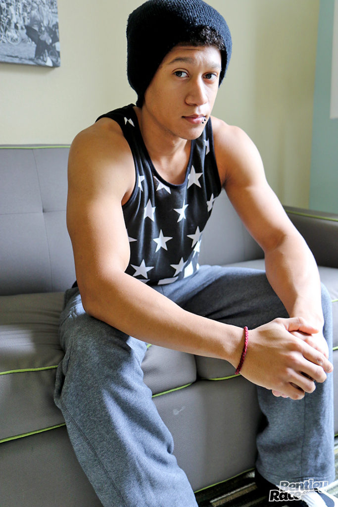 19 year old Muscle Stud Jay Mercer BentleyRace | GayMobile.fr