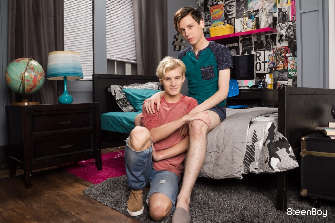 Tweeting Twinks : Devin Lewis & Adam Hunt | 8Teen Boy