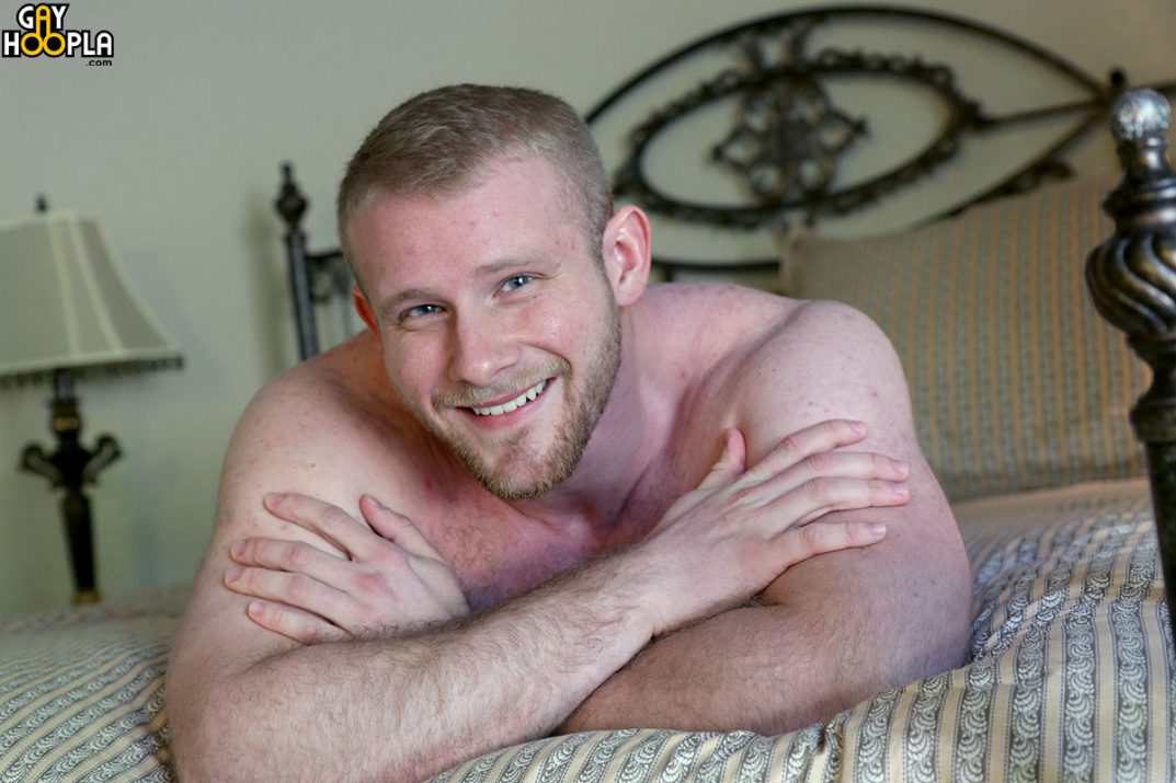 Hairy Bodybuilder | GayHoopla