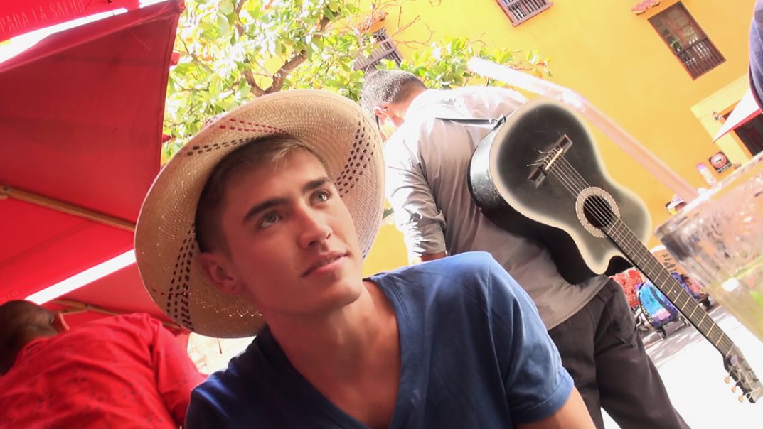 Viva Colombia : FreshMen Jason Bacall & Pip Caulfield