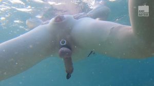 Fisting underwater Freedive